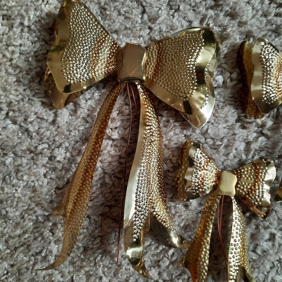 Vintage pebbled brass copper metal wall hanging bows graduating size set… - Picture 2 of 7